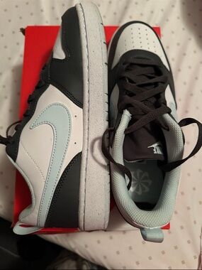 Nike Low Top Sneakers in Black, White & Light Blue